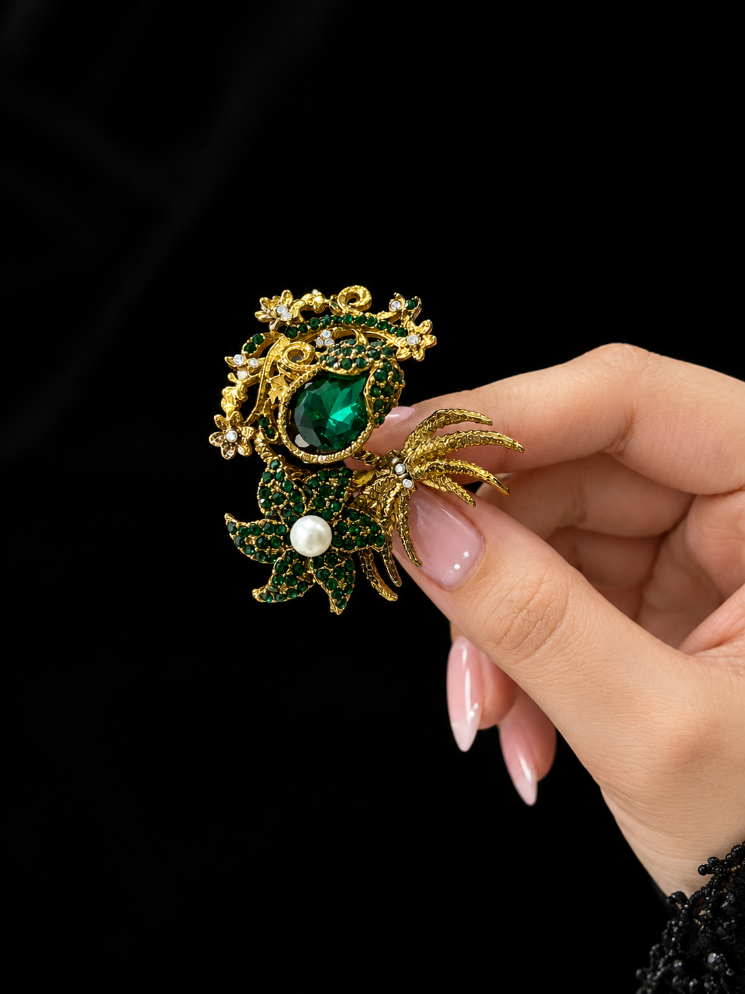 Emerald Green Gemstone Floral Statement Ring for Women – Gold Tone Vintage Fashion Jewelry