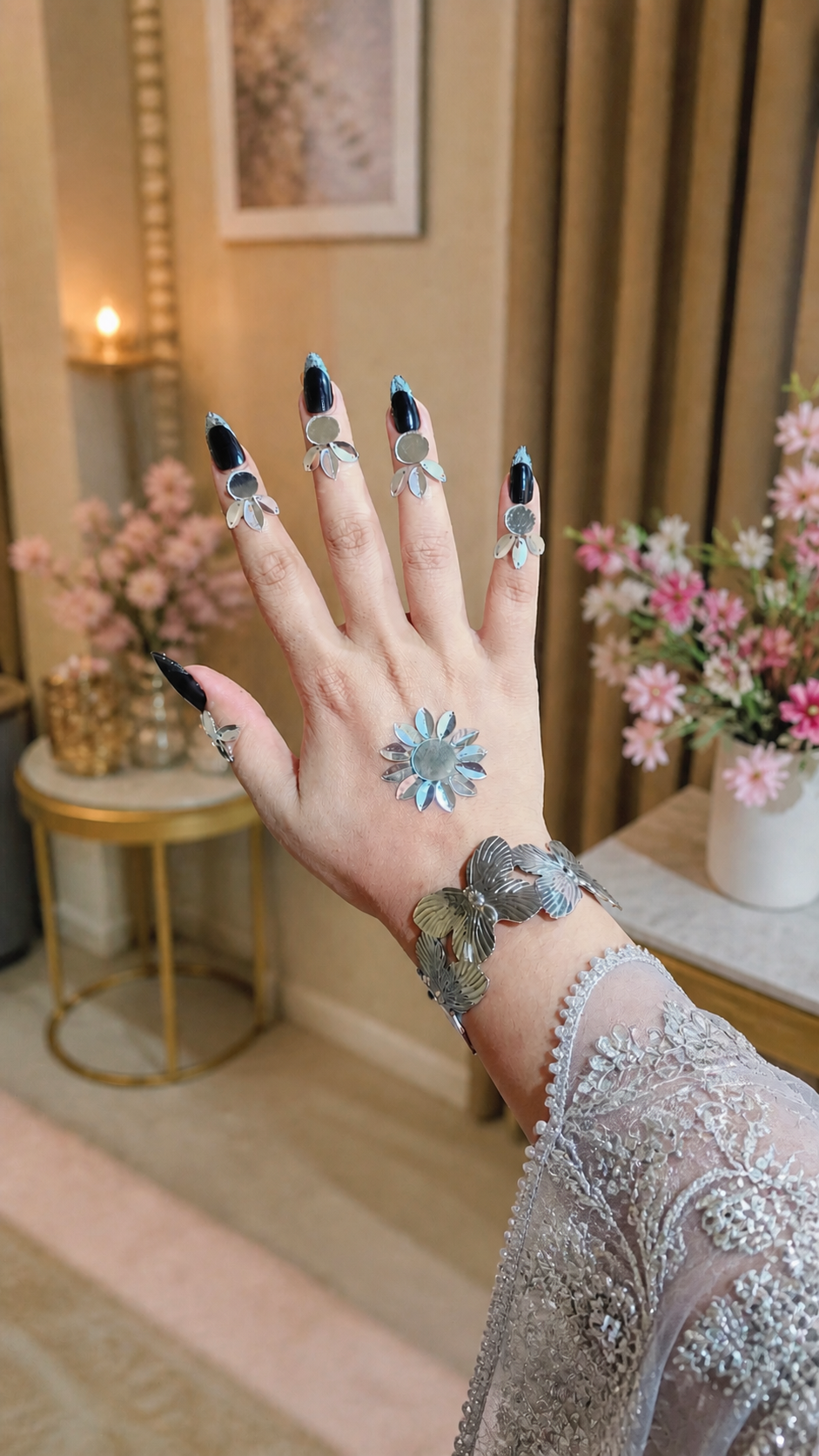 Silver Floral Mirror Mehndi | TAW Design 02 – Bridal Hand Jewellery Style