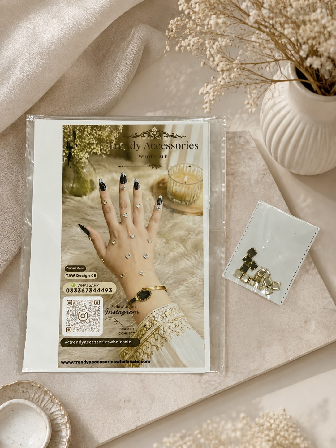 Design 18| Minimal Square Kundan Mehndi Pack – Elegant Gold Hand Style